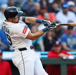 【MLB】マリナーズの“ロマン砲”ローリー、ジャッジ追い抜くALトップの18号19号連発　米記者注目の捕手史上最速ペース「開幕53試合で……」