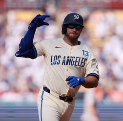 【MLB】34歳マンシーが達成した200号への想い「ドジャースで本塁打が打てたことは……」　節目に到達も「もっと打てる力がある」と意欲