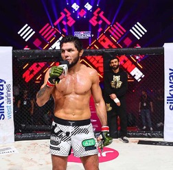 【UFC】ムサエフ、デビュー戦相手の“装い”にファン衝撃……「みたことある帽子かぶってるな」　相手はキルギス出身の27歳