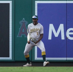 【MLB】「年間最優秀プレー」球史に残る本塁打キャッチに絶賛の嵐　ア軍の25歳中堅手の好守に実況大興奮「なんてこった」
