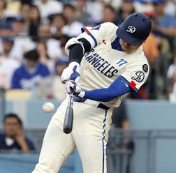 【MLB】大谷翔平、24号先頭打者アーチに“マニア”は「当然のこと」　本拠地騒然の178キロ弾、公式記者は史上2位記録に注目