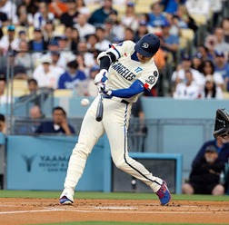 【MLB】大谷翔平、ジ軍との大一番で“178キロ豪快弾”「オオタニの7本目の先頭打者アーチ」　11試合ぶり24号に本拠地熱狂