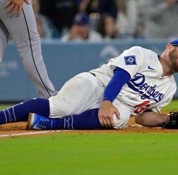 【MLB】IL入りのド軍マンシー、負傷した瞬間思ったことは……「クソ、余計なことを考えさせてしまった」3000K目前のカーショーを気遣う