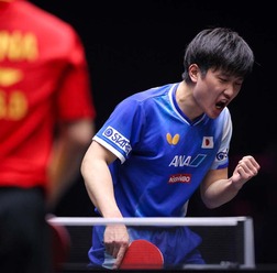 張本智和、エースがフルゲームで世界1位の中国勢撃破　林詩棟との激闘制し初の決勝進出＆優勝にも王手【卓球・USスマッシュ】