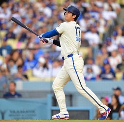 【MLB】大谷翔平、5試合ぶり33号は左中間への“183キロ特大弾”　驚愕の137メートルに本拠地は大熱狂、Dバックス・スアレスに並ぶ