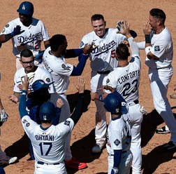【MLB】崖っぷち救った、フリーマンの値千金逆転サヨナラ適時打　大谷翔平が歓喜の生還「とにかくホームまで全力で行こうと」