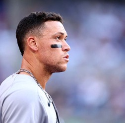【MLB】「打撃はできる」右肘を痛めたジャッジ、DHとして出場直訴も……IL入りが決定　主砲離脱もヤンキースの補強方針に変更なし