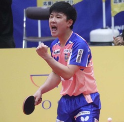 悲願の初制覇へ、ベールを脱いだ“岡山リベッツ・張本智和”　電撃移籍の男子エースが語ったデビュー戦【Tリーグ】