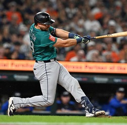 【MLB】本塁打王ローリー、殿堂入りレジェンドを超える“捕手史上2位”の46号アーチ　「OPS.696→1.028」急成長の右打席で記録更新