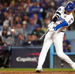 【MLB】大谷翔平、同点の終盤に“184キロ”二塁打でチャンスメーク　ベッツの勝ち越し打で生還