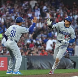 【MLB】大谷翔平、5試合ぶり“49号追撃弾”に敵地オラクルパークも熱狂　138メートル特大一打でシュワーバーに再接近