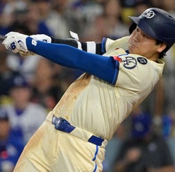 【MLB】「オオタニの本塁打が……」大谷翔平、“53号173キロ弾”直後のバットフリップに注目　連日の豪快一打に公式驚愕