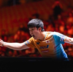 張本智和を衝撃撃破した世界113位は「決して諦めなかった」 予選突破の中国20歳が見せた下剋上に大会公式が賛辞【チャイナスマッシュ2025】