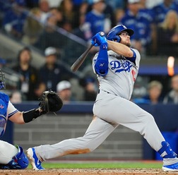 【MLB】ドジャース、終盤劣勢からマンシーの本塁打で「1点差」　最終回には大谷翔平にも打席……逆転世界一なるか