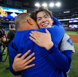 【MLB】ロバーツ監督、米トーク番組で山本由伸を称賛「メンタル面が異次元」　グラスノーは親族のチケット代に“900万円かかった”と明かす