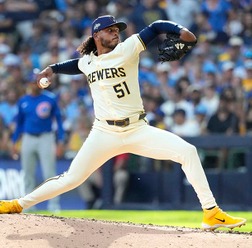 【MLB】今季17勝ブルワーズのエース右腕、有力な移籍先にドジャース浮上か 「ロバーツ監督にとってうれしい悩み」と米メディア