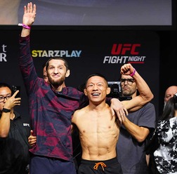 【UFC】堀口恭司、フェースオフで破顔した理由とは? 計量後は“勝負飯”焼肉でリカバリーも万全か「やったります」