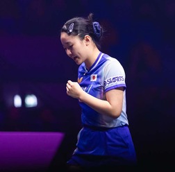 張本美和、中国メディアが世界2位・王曼昱の攻略法を分析　7戦7敗の“天敵”に挑む17歳の「唯一の選択肢」とは【WTTファイナルズ香港】