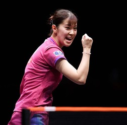 サウスポー・長﨑美柚が伊藤美誠にフルゲームで大逆転 激闘を制し準々決勝進出 世界女王と対戦の可能性【WTTファイナルズ香港】