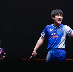 張本智和、世界2位・林詩棟との1時間超えの激闘を制し決勝進出　中国勢撃破で悲願の戴冠へ「4度目の正直で絶対に優勝する」【WTTファイナルズ香港】