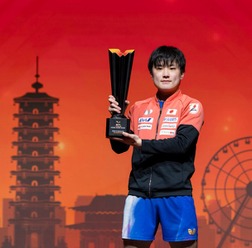 張本智和、初Vのエースが振り返る快挙の裏側「“優勝した”という事実は確か」 ファンへ伝えた思い「人生を豊かにできるように」【WTTファイナルズ香港】
