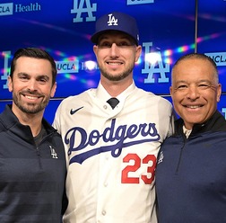 【MLB】「ダメ元で電話した」背番号30を希望したタッカー、ロバーツ監督に譲渡を依頼するも……拒否された理由とは？