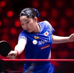 張本美和が8強かけて大藤沙月と直接対決へ 橋本帆乃香は0-2劣勢も逆転勝ち、長﨑美柚もストレート勝ちで3回戦進出【シンガポールスマッシュ】