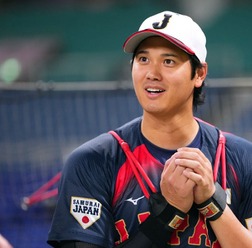 【WBC2026】侍ジャパン合流の大谷翔平、試合前練習で豪快アーチ連発　満員のファンから拍手と大歓声……メジャー組が揃い踏み