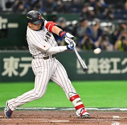 【WBC2026】初回3失点の悪夢から……鈴木誠也、逆方向へ“鮮やか”2ランで反撃の狼煙「日本がすぐさま点差を縮めた」