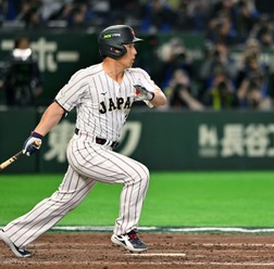 【WBC2026】これぞ4番、吉田正尚が値千金の「2点適時打」　侍ジャパンが終盤でついに勝ち越し　宿敵・韓国撃破なるか