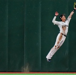 【WBC2026】「まるで魔法のようだった」周東佑京の“超ファインプレー”を米放送局が絶賛　侍ジャパン、宿敵・韓国撃破で連勝