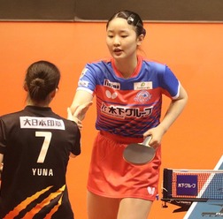 張本美和、シングルス“10戦全勝”達成に「すごくうれしい」 全日本女王で殻を破った17歳エースが意気込み【Tリーグ】