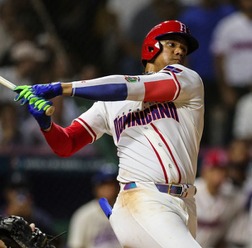 【WBC2026】ソトが大谷翔平を断固拒否？　会見で出された「お～いお茶」を撤去、ゲレーロJr.とタティスJr.が笑い堪え切れず