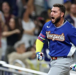 【WBC2026】ベネズエラが中盤に主導権、吉田正尚の“同僚ライバル”アブレイユが追撃のソロ　初の世界一へ前進