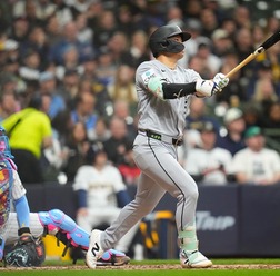 【MLB】村上宗隆、豪快弾直後に見せた“横っ飛び”ファインプレーに脚光　城島健司以来のデビュー2戦連発で攻守に存在感