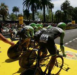 　第100回ツール・ド・フランスは7月2日にニースで25kmのチームタイムトライアルを第4ステージとして行い、オリカ・グリーンエッジがトップタイムで優勝。同チームのサイモン・ゲランズ（オーストラリア）が首位に躍り出た。