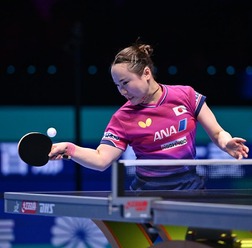 伊藤美誠、ルーマニアの36歳サウスポーに圧巻ストレート　2大会連続メダルへ、快勝で決勝トーナメント進出【ITTF男女ワールドカップ】