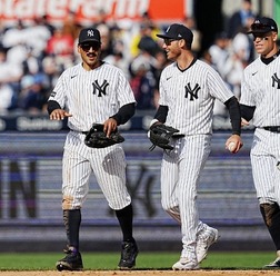【MLB】「どうやって捕ったのかわからない」ベリンジャーが魅せた、奇跡の“曲芸キャッチ”に実況大興奮　グラブで弾くも落下寸前に……？
