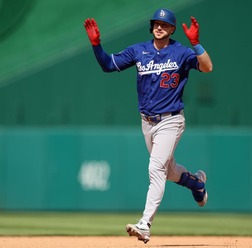 【MLB】新1、2番コンビ大谷翔平とアベック弾、ドジャース移籍後1号を放ったタッカー「今は安打が出れば何でもいいよ」と本音も