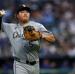 【MLB】村上宗隆、平凡なフライ落球でヒヤリの場面も……米メディア驚きの“全力疾走”で挽回「メチャクチャ激走している」