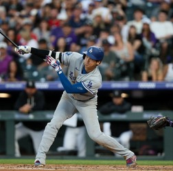 【MLB】「大谷翔平が歴史を作り続ける」“52試合連続出塁”で球団2位まであと1　今季初盗塁直後、第2打席右前打