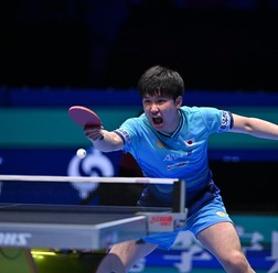 張本智和が王楚欽、モーレゴードに続く3位に復帰 松島輝空が8位でトップ10キープ 戸上隼輔は18位|卓球男子世界ランキング(2026年第17週)