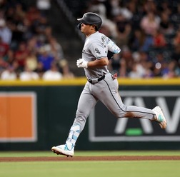 【MLB】「ムラカミの10本塁打」村上宗隆、5試合連続弾に公式記者も大興奮　圧巻137メートル弾で2桁到達「オオタニを上回る」