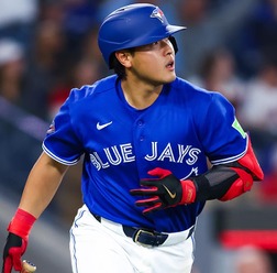 【MLB】殊勲の岡本和真を襲ったゲレーロJr.らの“手荒い祝福” 日本人ルーキーの愛され力に本拠地大歓声「I love Blue Jays!」