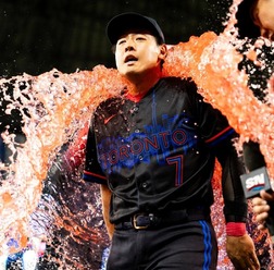【MLB】岡本和真、トラウトの“169キロ”強烈三ゴロを好捕……同僚右腕「信じられないプレー」と称賛　美技＆先制適時打で連敗阻止に貢献　