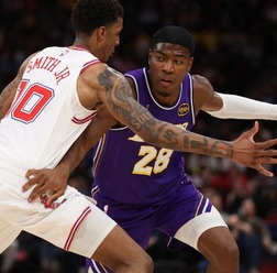 【NBA】プレーオフ敗退のレイカーズ、今オフの補強予想は？「八村塁の残留が最優先事項」と米メディア　歴史的な活躍で手放せない存在に