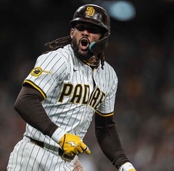 【MLB】大谷翔平の初球スイーパーに手を出して併殺打……満塁のチャンスを潰したタティスJr.に批判の声 公式サイトも「もういい加減にして」