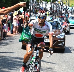 　ツール・ド・フランス第14ステージの新城幸也（28＝ヨーロッパカー）は、2日前に負ったケガが大丈夫であることをアピールするように復調した走りを見せ、有力選手と同じ集団の後方122位でゴールした。