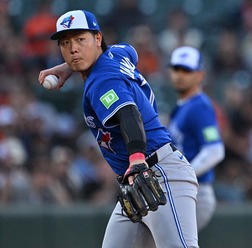 【MLB】岡本和真、満塁の窮地救う併殺プレー完成に絶賛「華麗なフットワーク」 堅実な三塁守備に高評価「カズの正確なプレー」