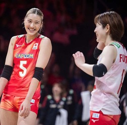 バレー女子日本、佐藤淑乃が見せた“完璧ブロック”に賛辞 24歳がチーム最多の18得点で「日本を立ち上がらせた」【VNL2026】